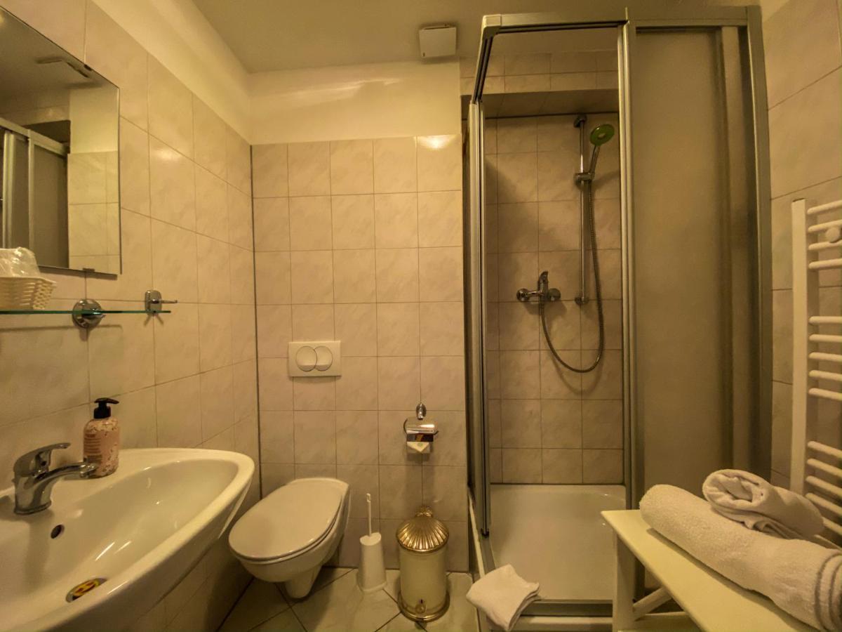 Pension Zum Blumchen Schwerin  Bagian luar foto